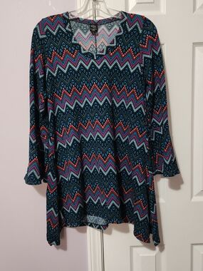 WinWin Zigzag V-Neck Tunic in Blue and Pink